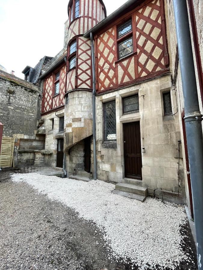 Le Petit Chateau Du Docteur Cambournac Bourges Exterior foto